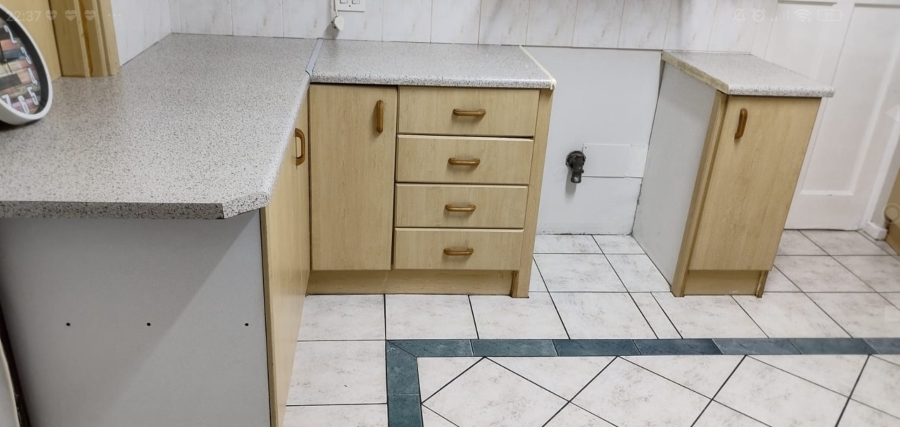 To Let 4 Bedroom Property for Rent in Thornton Western Cape